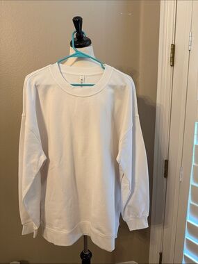 Lululemon Women’s Classic White Crewneck Sweatshirt sz 12